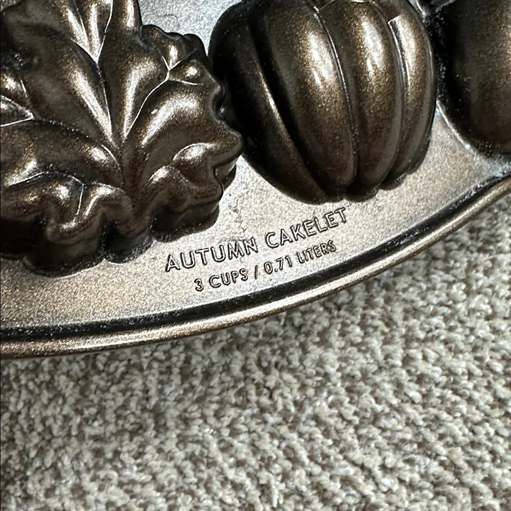 Nordic Ware Autumn Cakelet Pan